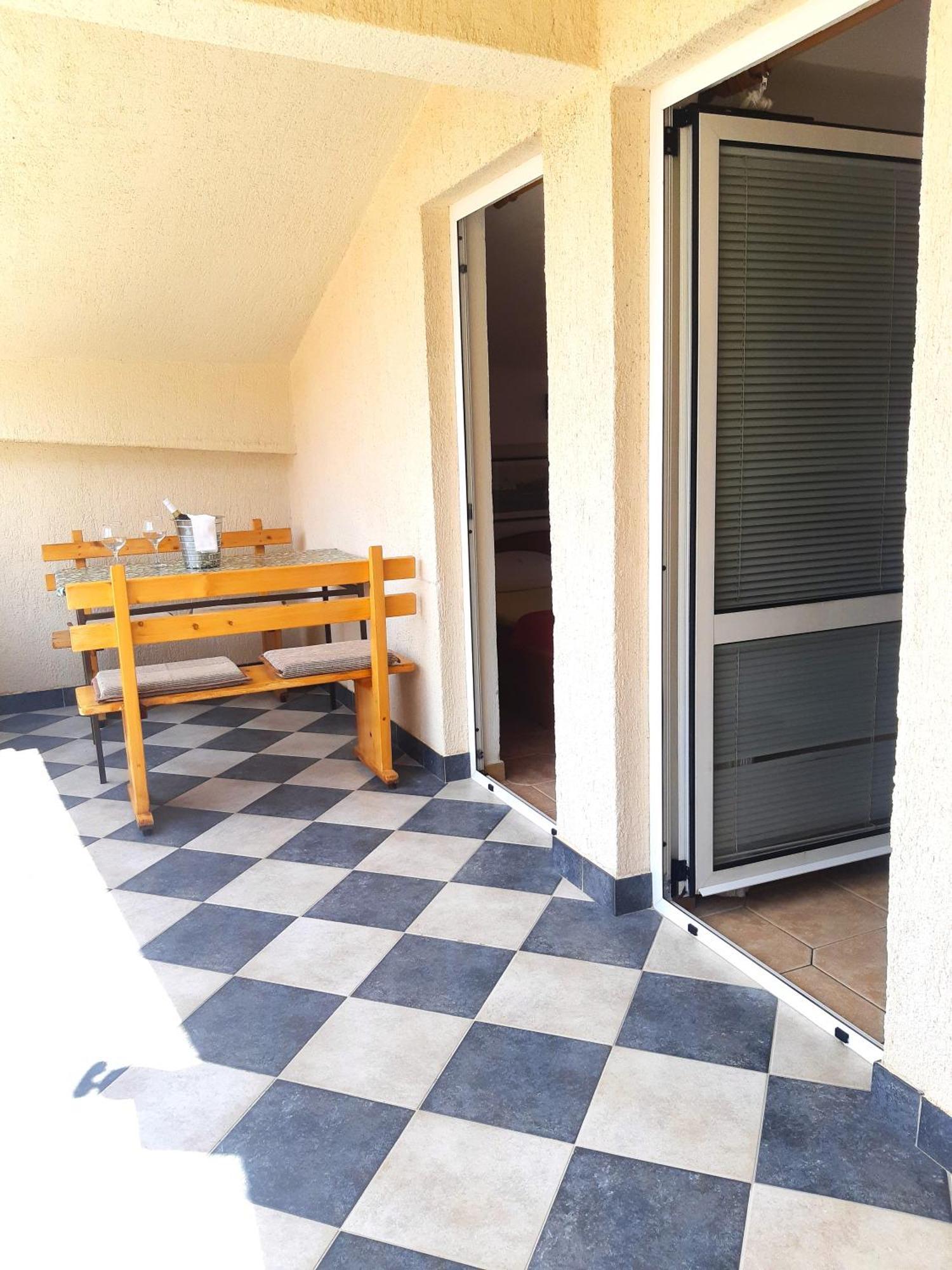 Apartments Turan Centrally Located With Free Parking Igrane Exterior foto